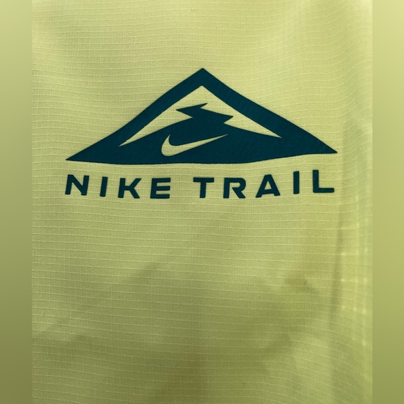 🔥🔥NWT Nike Trail Rise 365 Running Reflective Yellow Tank - Picture 6 of 8